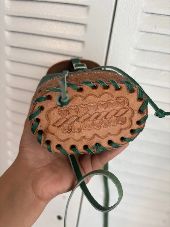 Vintage Handmade Nicaragua Green & Tan Leather Mini Drawstring Bag β One Size - Picture 4 of 8